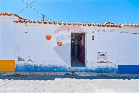 1 bedroom villa for sale at €60,000 Located in a quiet area, it is 1km from Santa Bárbara De Padrões and 14kms from Almodôvar. The Roman occupation was very important for the region, mainly due to the proximity of the river port of Mértola and the mi...