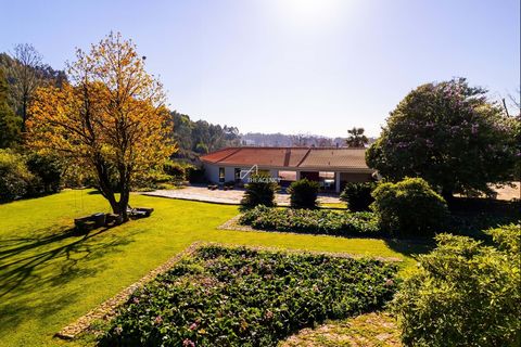 We perfectly blend modern style and history in this renovated farm in Perosinho, Vila Nova de Gaia. From the innovative architectural elements to the carefully designed spaces, every detail has a historical narrative of its evolution, offering a uniq...