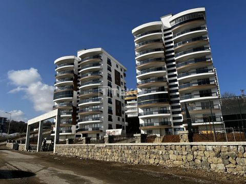 Appartementen in een rustige buurt geschikt voor gezinnen in Trabzon Ortahisar De appartementen met een weergaloos ontwerp en uitzicht op zee hebben uitstekende kenmerken. De appartementen zijn smaakvol gepland en ontworpen met moderne architectuur. ...