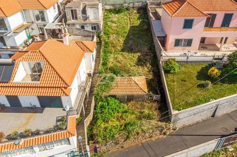 Property ID: ZMPT558938 House to recover with land 290m2 located in Santo Antonio- Funchal in an elevation of 500 meters at sea level. It has a road front, with bus stop nearby and only 5 minutes from all local services such as school, supermarkets, ...