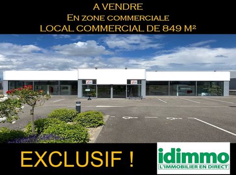 Exclusively ! To buy, commercial premises of 849 m2 on land of approximately 25 ares. The premises include a very beautiful showroom, offices, social premises and a warehouse. Completely enclosing the lot will allow your customers to park in designat...
