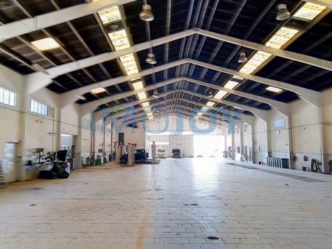 With a total area of 7500m2, this complex has a 3000m2 Category A warehouse, with good areas in the administrative areas with offices and offices, sanitary facilities, loading/unloading area and private parking. Excellent for logistics or industry. I...