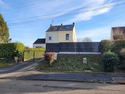 Tigre immobilier Jeumont ... Bastien Dusenne ... offers: If you are looking for tranquility, you can only be seduced by this Pretty Semi-detached House. On the ground floor: Living room-living room set facing South, new equipped kitchen, shower room ...