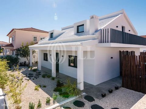 4 bedroom villa with private pool, renovated in 2023 and 2024, set on a plot of land with 330m2 and a floor area of 159.58 m2, with a contemporary architecture, located in Carrasqueira, Comporta region. It is spread over 2 floors. On the ground floor...