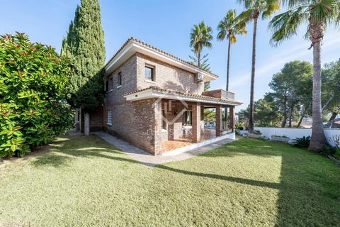 Lucas Fox is pleased to present this exclusive property, a magnificent villa with an unrivaled location. Located just 5 minutes walk from the beach and close to the marina. Upon entering through the main entrance, you will find a majestic garden with...