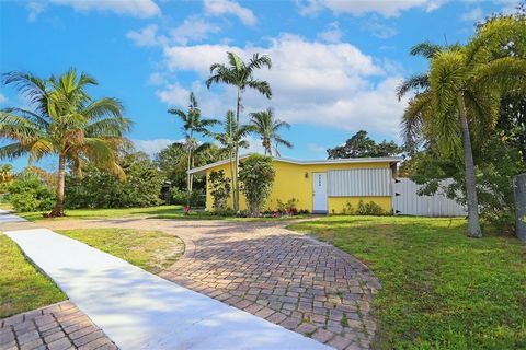 À l’attention des investisseurs ou des acheteurs d’une première maison ! Maison unifamiliale située à 15 minutes en voiture de la plage de Fort Lauderdale et du boulevard Las Olas, PAS DE FRAIS HOA !! La maison dispose de 3 chambres et 2 salles de ba...