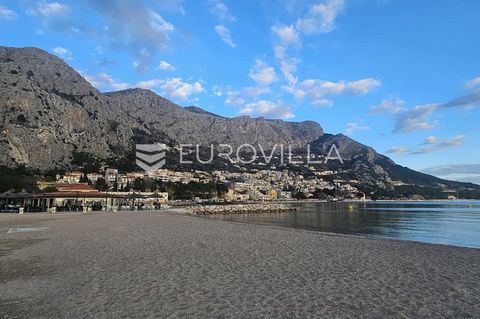 Omiš, charming two-room apartment of 40.4 m2 Functional layout: it consists of a kitchen with a dining room, a living room, a bathroom, two bedrooms and a balcony. Excellent layout of rooms that ensures maximum use of space, and an indoor indoor livi...