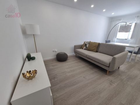 1 bedroom flat for sale in the centre of Alcochete Apartment completely refurbished with excellent materials. Living room and bedroom furnished. Fully equipped kitchen. Modern and contemporary finishes. Excellent property to reside in or as an invest...