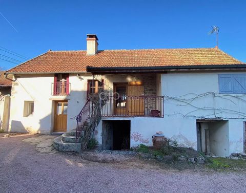 In een klein dorpje in Clunysois ongeveer 18 minuten ten noordwesten van Cluny, mooi huis met zijn prachtige bijgebouw typisch voor het gebied, op een bloemrijk perceel van ongeveer 850 m². Er is een vrij uitzicht op het omringende landschap van weil...