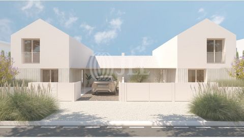 Plot of land located in a development in Brejos da Carregueira de Cima in the Comporta region. Lot 28 is intended for the construction of a single-family house with a gross construction area of 202 sqm and a land area of 338 sqm. The house project is...