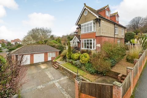 PROPERTY SUMMARY Summerlands is a detached late Victorian / early Edwardian family home which is located in an elevated hilltop position with outstanding panoramic views towards the City of Portsmouth, Langstone Harbour, Hayling Island, the Solent an...