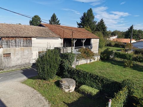 Barn that can be converted into a dwelling located in the commune of Chamadelle. UA Zone. Barn with a footprint of about 570m2 and a plot of about 1000m2. Features: - Garden