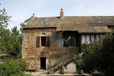 François: ... Between Villefranche de Rouergue and Rodez, this magnificent farmhouse completely renovated offers you on a plot of more than 1300 m2, a pretty Quercy farm of more than 170 m2 habitable, a superb barn of 108 m2 on the ground on 2 or 3 l...