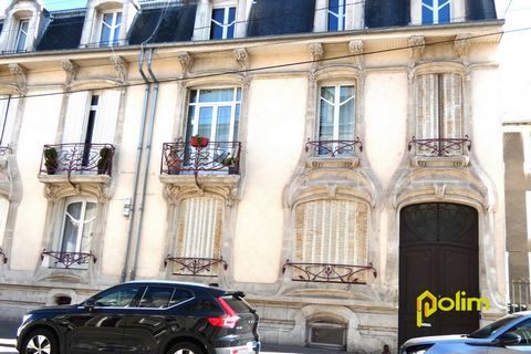 We offer for sale this magnificent 4-room apartment on the ground floor of a small condominium of 3 lots, offering very beautiful volumes and many outbuildings. You will immediately be seduced by the curves of this Art Nouveau building and by the ele...