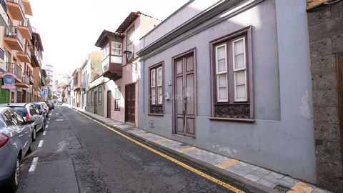 Old house built in 1800, in the centre of Puerto de la Cruz, next to the Plaza del Charco. 120m² house with three bedrooms and one bathroom with an unbeatable location, close to all services, beaches, shops, etc. The property is in need of renovation...