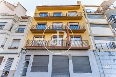 En venta edificio de 4 plantas en parcela de 626m2 en Sagunto Wohnung von 1887 m2 mit Terrasse von 40m2 Im Großraum von Sagunto. , Balkon und Abstellraum. Ref. VV2302045 Features: - Terrace - Lift - Balcony