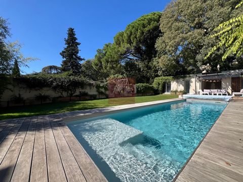 SALE HOUSE 6/7 ROOMS MONTPELLIER CENTRE ARCEAUX BOUTONNET Co-exclusivity! Unique! In an exceptional and residential environment, superb contemporary house of 256m2 of living space + outbuildings on a magnificent enclosed and wooded garden of 600m2 wi...