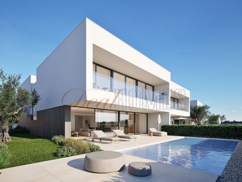 DH presents, Exceptional villa, under construction, inserted in one of the most luxurious areas of the city of Lagos. Surrounded by the beaches of Camilo and Dona Ana and also the famous Ponta da Piedade. The village has modern features, high quality...