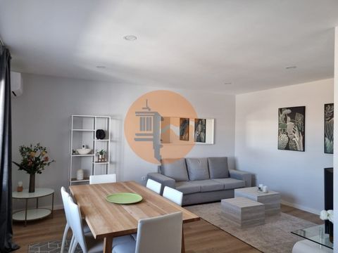 Appartement in Vila Real de Santo António, voor jaarverhuur of van oktober tot mei. Deze woning is volledig gerenoveerd en ingericht met alles wat nieuw is. Het ligt in een rustige wijk van de stad, relatief dicht bij het centrum. Het bestaat uit 1 w...