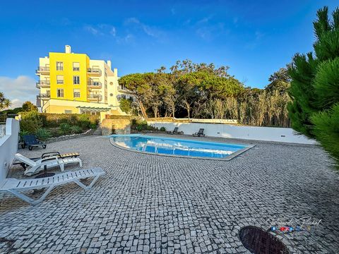 Cond_ A MAIS VALIA DO IMÓVEL: Apartamento T3 em condomínio fechado com piscina e barbecue. Proximidade a serviços, escolas, posto de GNR e dos transportes públicos e a 1,5 km das praias e do centro da vila da Ericeira. DESCRIÇÃO DO IMÓVEL: Hall de en...