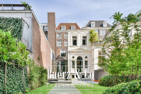 Herengracht 12-hs, 1015BK Amsterdam Op een van de mooiste stukjes van de Herengracht bieden wij met gepaste trots een drie-laagse woning (ca. 327m²) in een historisch Rijksmonument aan. Het grachtenpand betreft een voormalig patriciërswoning welke da...