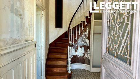 A32884FO16 - This elegant mansion, built around 1920, is in need of someone to bring it back to its former glory. Its construction is sound, but it needs an important budget to rewire it, to install bathrooms, a kitchen and gas-fired heating, and to ...