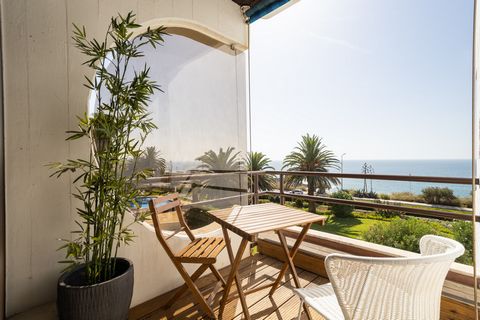 Kommen Sie und entdecken Sie diese Wohnung in São Pedro do Estoril, mit Blick auf den Atlantischen Ozean, die am östlichen Rand der Gemeinde liegt. Die steile Küste gibt Platz zu einer kleinen Bucht, in der das Leben am Meer floriert und den Ort zu e...