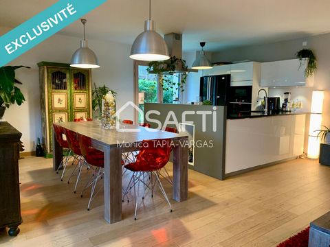 Located in Divonne-les-Bains (01220), this flat offers a peaceful living environment just 10 minutes' walk from the town centre and Lake Divonne. Surrounded by mountains and nature, it enjoys uninterrupted views of the forest. The luxury residence, b...