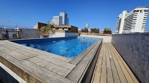 Le luxe à Tel Aviv ! A vendre dans un luxueux immeuble de 4 ans à 200 mètres de la mer, un beau penthouse d’une superficie de 140 mètres carrés dans le meilleur emplacement avec vue sur la mer. De plain-pied, 5 chambres, grande piscine. 3 grands balc...