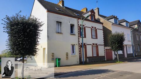 Montoir de Bretagne, centre ville , Catherine Nival vous propose un immeuble de 6 appartements sur une parcelle de 518 m2. Cet immeuble de 195 m2 , dispose au rdc un studio 18.50 m2, un studio 16.39 m2 avec terrasse. , un 2 pièces de 30.72 m2 avec te...