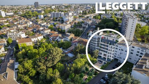 A33134SLI33 - Bordeaux Caudéran. New 4th floor apartment with 3 bedrooms and 2 parking spaces. 91m² of living space with quality finishings plus 26m² of outside space comprising of 3 balconies. Sought after location; 400m from the Parc Bordelais, 500...