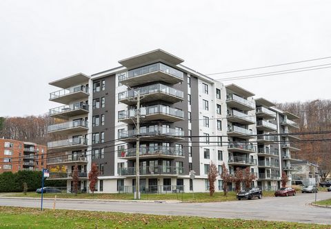 Bienvenue à Cap-Rouge ! Découvrez ce magnifique condo de luxe, une perle rare qui combine raffinement, confort et vue imprenable sur le fleuve Saint-Laurent. Possédant 2 stationnements intérieurs, des finitions impeccables et des matériaux de HAUTE q...