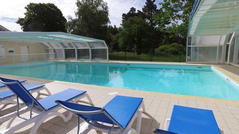 This family-friendly holiday complex is located just outside the pretty town of Piriac-sur-Mer, just 500 m from the beach on the Atlantic. A total of 34 terraced houses (on the ground floor or over 2 floors), each with its own terrace, and 16 mobile ...