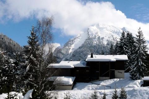 Prachtige accommodatie van 32 vierkante meter gelegen op La Clusaz. Array Deze geclassificeerde accommodatie “Gemeubileerd Toerisme 2 sterren” is 32 m² en is geschikt voor 6 personen. Het lichte appartement is gelegen op de blauwe piste van Envers en...