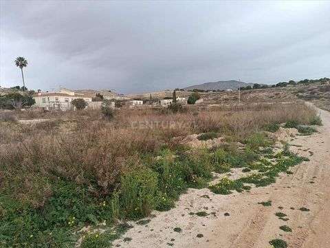 Bent u op zoek naar grond in Villajoyosa? Uitstekende gelegenheid om dit land te verwerven gelegen in de stad Villajoyosa, provincie Alicante. -Kadastrale referentie: 03139A ... PK -Gebruik: Agrario Villajoyosa, gelegen aan de kust van de Marina Baix...