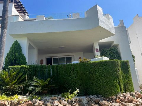 Located in Nueva Andalucía. Beautiful raised ground floor apartment with partial sea views in the popular urbanisation of Tortugas, just a stones throw away from the beautiful lake, and also within a short driving distance to Aloha college and the co...