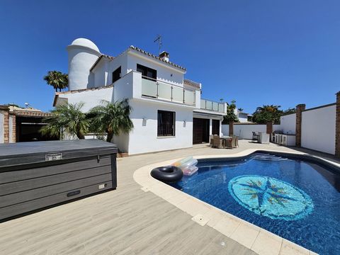 Located in San Pedro de Alcántara. Stunning Beachside Villa in San Pedro de Alcantara Welcome to this exquisite beachside villa located in the sought-after area of San Pedro de Alcantara, a charming coastal town on the Costa del Sol. With its prime l...