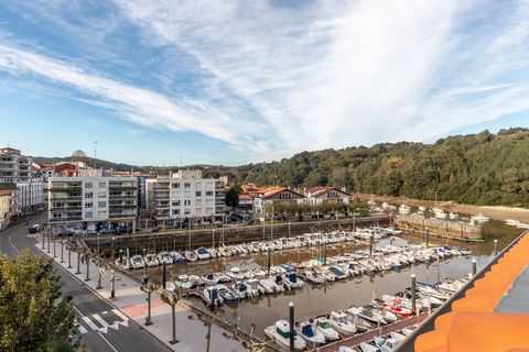 Best House exclusively presents this wonderful penthouse located in front of the port of Plentzia and a few minutes from the beach. The building has been recently renovated. Facade, roof, elevator, portal. The house has a living room / kitchenette, a...