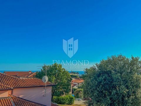 Location: Istarska županija, Novigrad, Novigrad. Istria, Cittanova È in vendita un moderno appartamento con vista sul mare a Cittanova. L'appartamento si trova al 1° piano di un nuovo edificio residenziale e la superficie dell'appartamento è di 79,39...