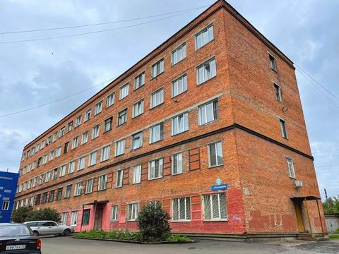 Продается 3-комн. квартира, площадью 65.4 м2. Жилая площадь 52.32 м2, кухня 6.54 кв. м, ремонта нет. Квартира располагается на 3 этаже 5-этажного кирпичного дома 1979 года постройки. Кадастровый номер 42: 24: 0101033: 556. С подробной информацией вы ...