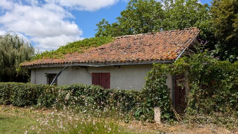 Laurent GODART Proprietes-Privees.com vous présente en exclusivité cette grange en pierres, implantée sur un terrain plat et arboré de 880m² située au centre d'un village à moins de 15mn de Marmande, Cette grange dispose d'un certificat d'urbanisme p...