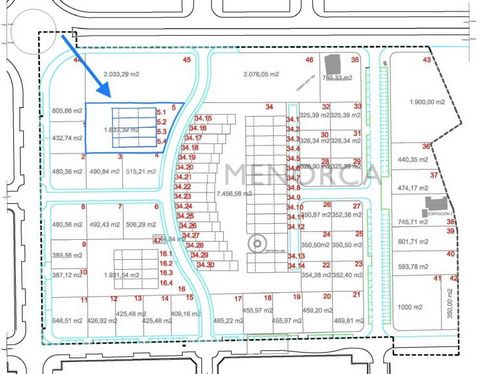 Plots in the new urban growth area of Malbúger. Four plots for the construction of row housing on a plot of 1,633 m2. Each plot allows the construction of a home of 160 m2 plus a basement level of 160 m2. A communal swimming can also be built in the ...