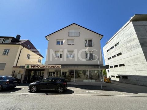 A partir de ahora, este edificio residencial y comercial en el centro de Böblingen, en el lago inferior, se ofrece a la venta. La superficie total, con un tamaño de aprox. 633,12 metros cuadrados, se extiende a lo largo de 6 unidades residenciales, a...