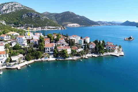 Apartments Mediterranean House are situated in Klek, a littoral town, located in a beautiful cove between Split and Dubrovnik. The property offers you two air-conditioned accommodation units with furnished terrace and free Wi-Fi. Free private parking...