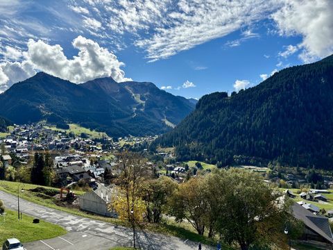 Châtel Immo, Ihre Immobilienagentur in Châtel, präsentiert dieses T3 mit Panoramablick in einer der beliebtesten Gegenden von Châtel. Auf halbem Weg zwischen dem Petit-Châtel und der Boude bietet es einen 180°-Blick auf das gesamte Abondance-Tal, den...