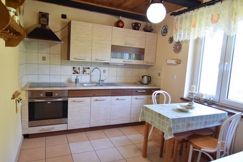 Maison de vacances joliment meublée dans la ville tranquille de Kopalino, au bord de la mer Baltique. La maison de vacances offre beaucoup d'espace pour se détendre. Il y a deux salons, une cuisine et une kitchenette ainsi qu'une grande terrasse. 6 v...