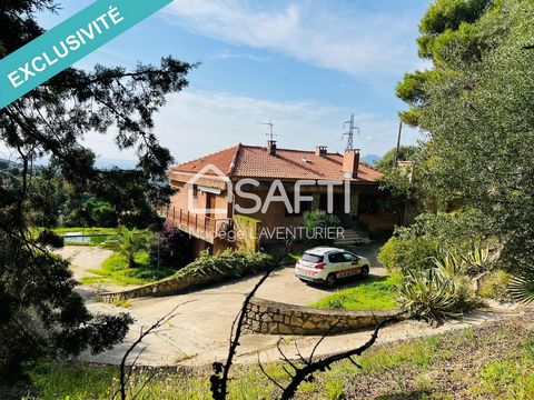 En exclusivité , maison des années 70 située à 5 minutes du centre de Bastelicaccia, 15 minutes d’Ajaccio et de Porticcio, sur un terrain de 2 500 m² avec superbe vue dégagée et exposition idéale. Composée de 2 appartements indépendants, elle offre u...