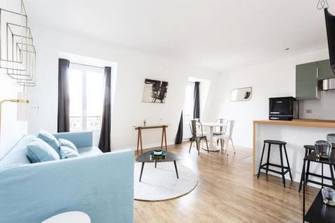 Appartement met adembenemend uitzicht op de Comédie Française Array Het is geschikt voor maximaal 6 personen en heeft twee slaapkamers met tweepersoonsbedden (160x200 cm), mogelijkheid om de bedden te scheiden. Er is ook een bank. bed in de woonkamer...