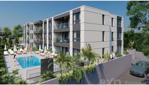 3-Zimmer-Wohnung mit Terrasse, eingefügt in eine neue Entwicklung mit Swimmingpool. Wohngebäude, bestehend aus 12 Fraktionen, T1, T2 und T3, befindet sich an der Avenida das Madalenas, in einem neuen Wohngebiet und sehr gut bedient mit den unterschie...