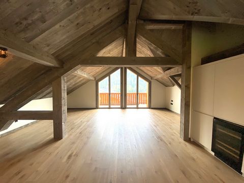 CHATEL IMMO, Ihre Immobilienagentur in Châtel und im Abondance-Tal, bietet Ihnen dieses herrliche und außergewöhnliche Penthouse. Diese luxuriöse 5-Zimmer-Wohnung mit 4 Schlafzimmern liegt im Zentrum des Dorfes und ist dennoch ruhig und ermöglicht es...